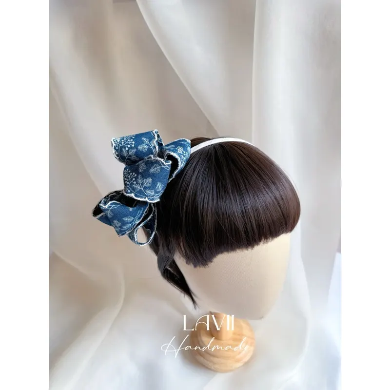 Bờm cài denim thô kèm hoa văn cho bé by Lavii – Lavii Handmade