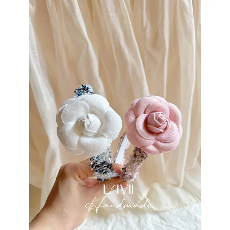 Bờm cài hoa trà to đẹp cho bé by Lavii – Lavii Handmade
