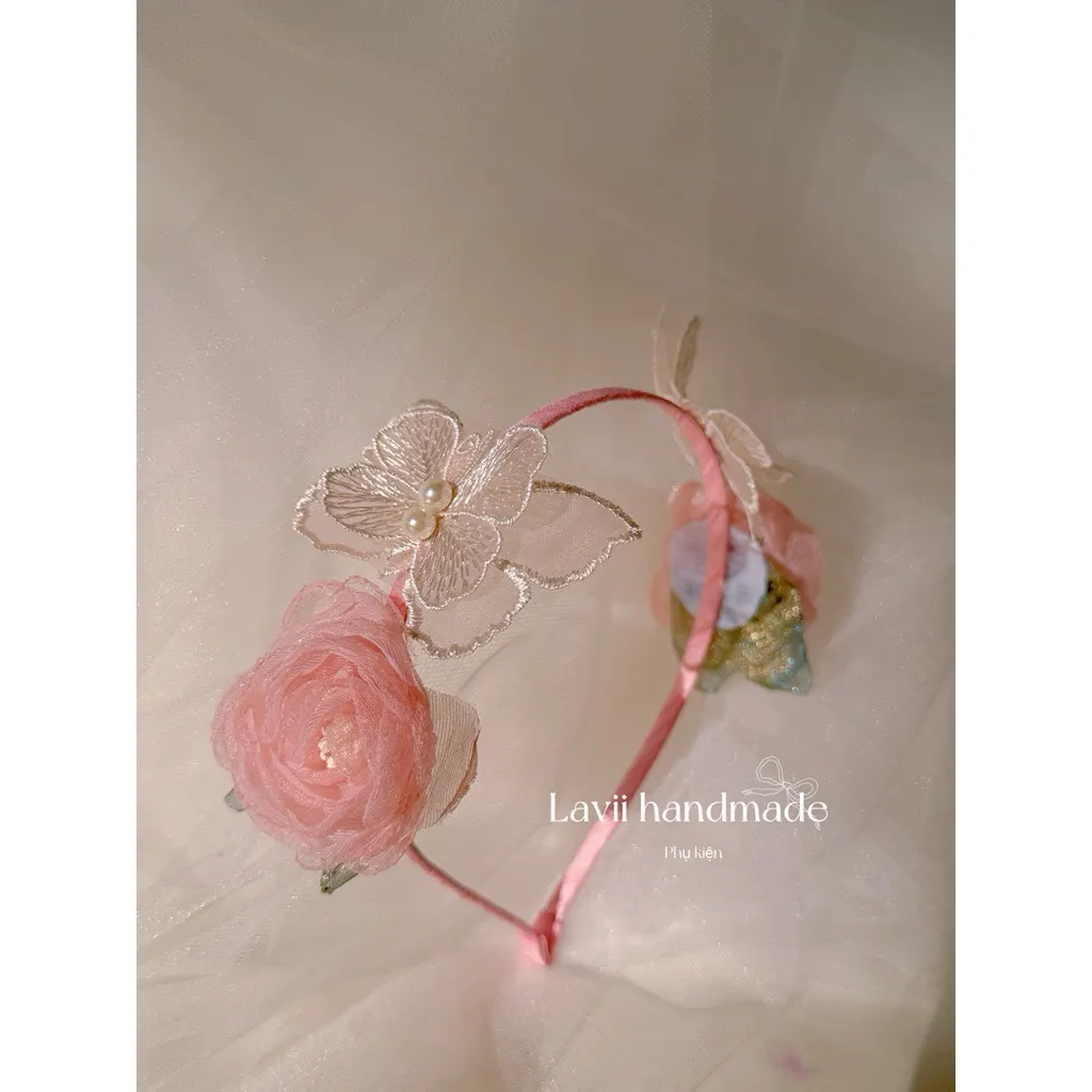 Bờm hoa hồng đính bướm xinh LAVII – Lavii Handmade