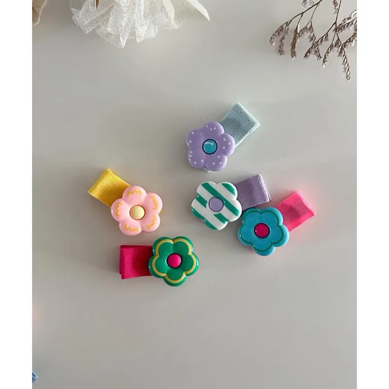 Kẹp hoa màu sắc ngẫu nhiên by Lavii handmade – Lavii Handmade