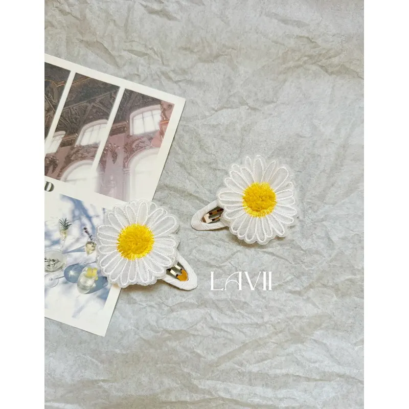 Kẹp mái hoa cúc trắng 1 cặp cho bé by Lavii – Lavii Handmade