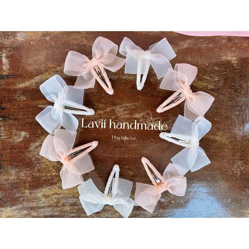Kẹp mái voan 2 màu trắng, hồng cho bé 1 cặp.Lavii handmade – Lavii Handmade