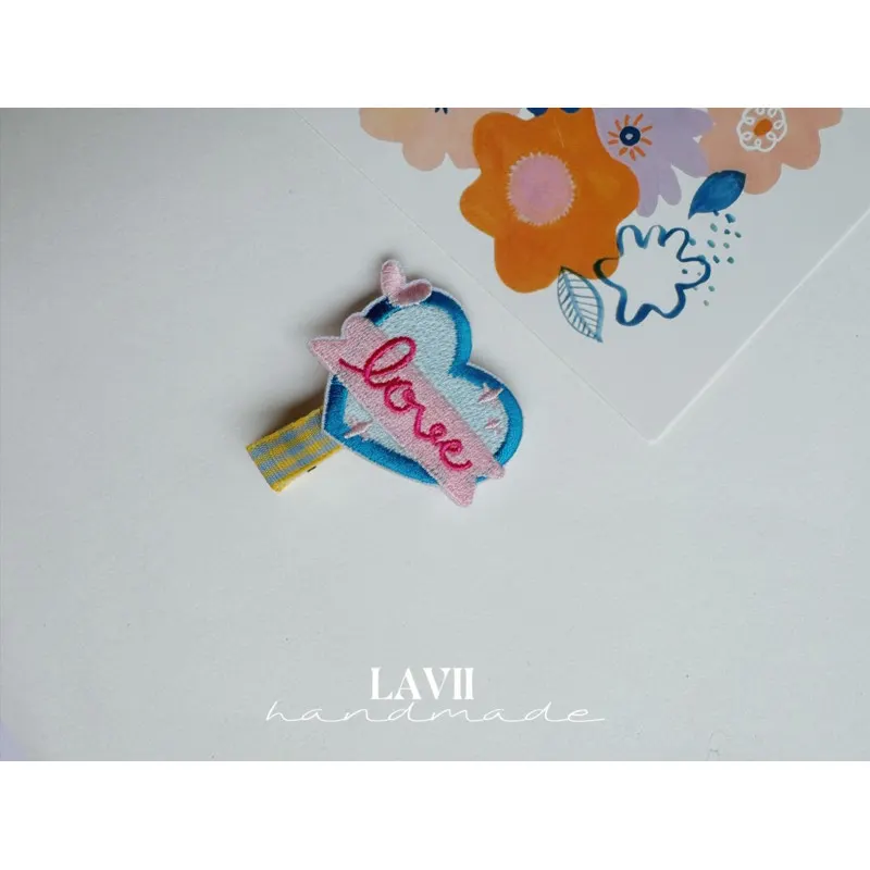 Kẹp tim thêu cho bé by Lavii Handmade – Lavii Handmade