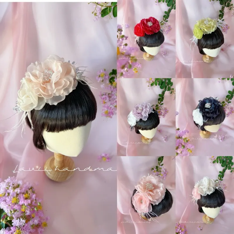 Lavii. Bờm hoa voan to đính ngọc pha lê và lông vũ nhiều màu – Lavii Handmade