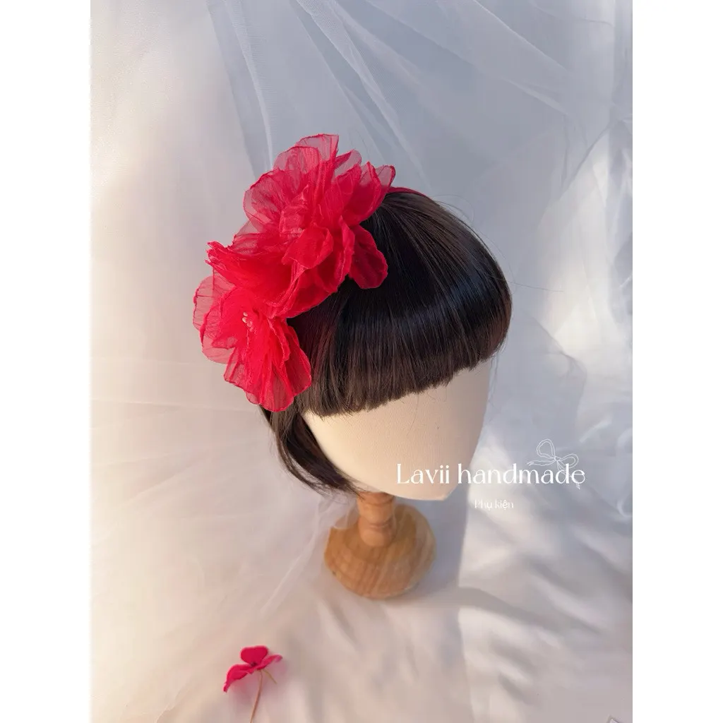 Lavii. Bờm, kẹp hoa voan đỏ – Lavii Handmade