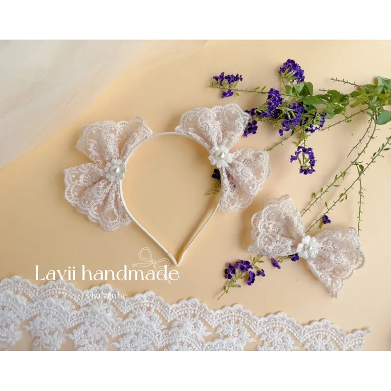 Lavii. Bờm ren thô nơ dựng đính ngọc cho bé – Lavii Handmade
