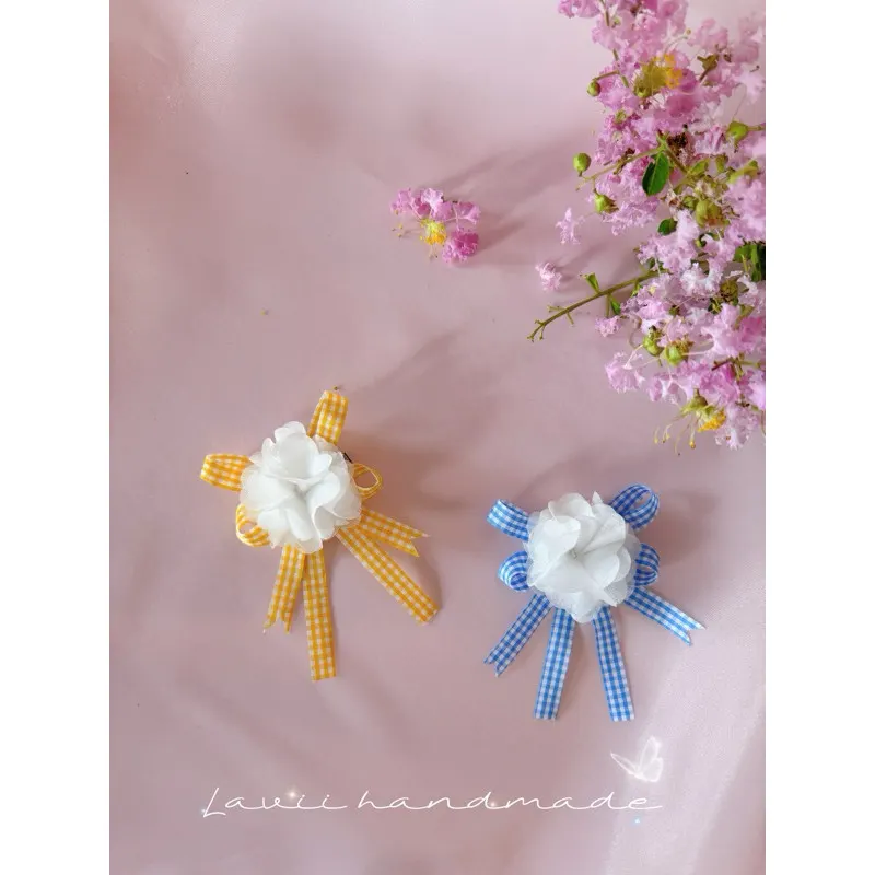 Lavii. Kẹp tóc hoa trắng nơ caro 1 chiếc – Lavii Handmade